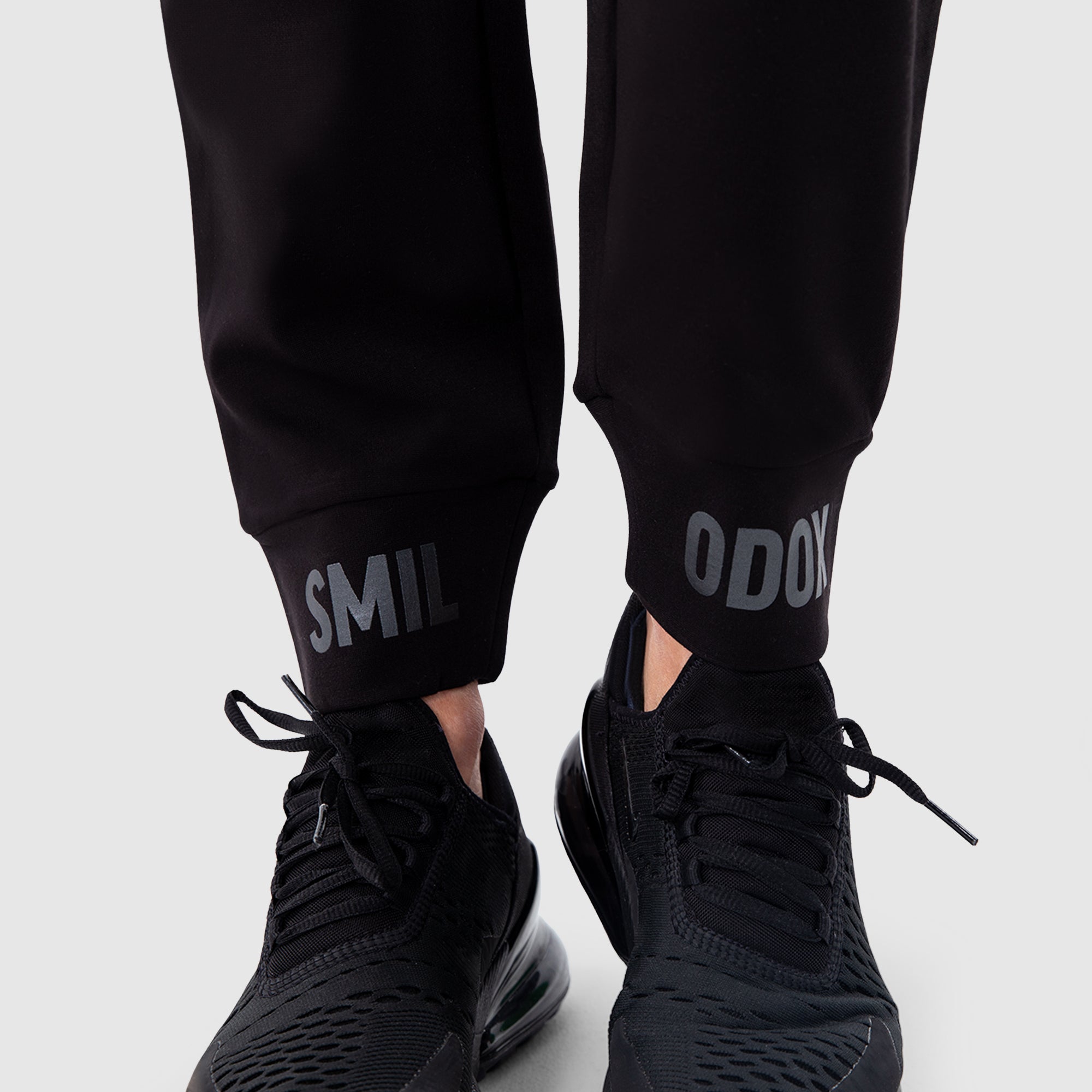 Joggers <tc>M</tc>arley