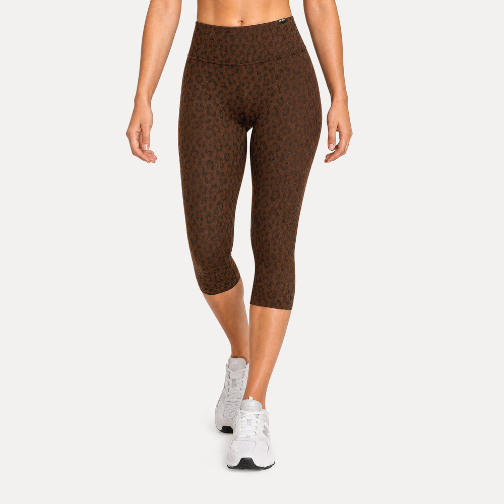 LEO Capri Leggings Velvara