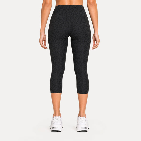 LEO Capri Leggings Velvara