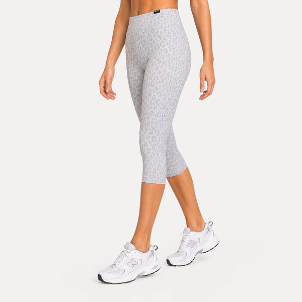 LEO Capri Leggings Velvara